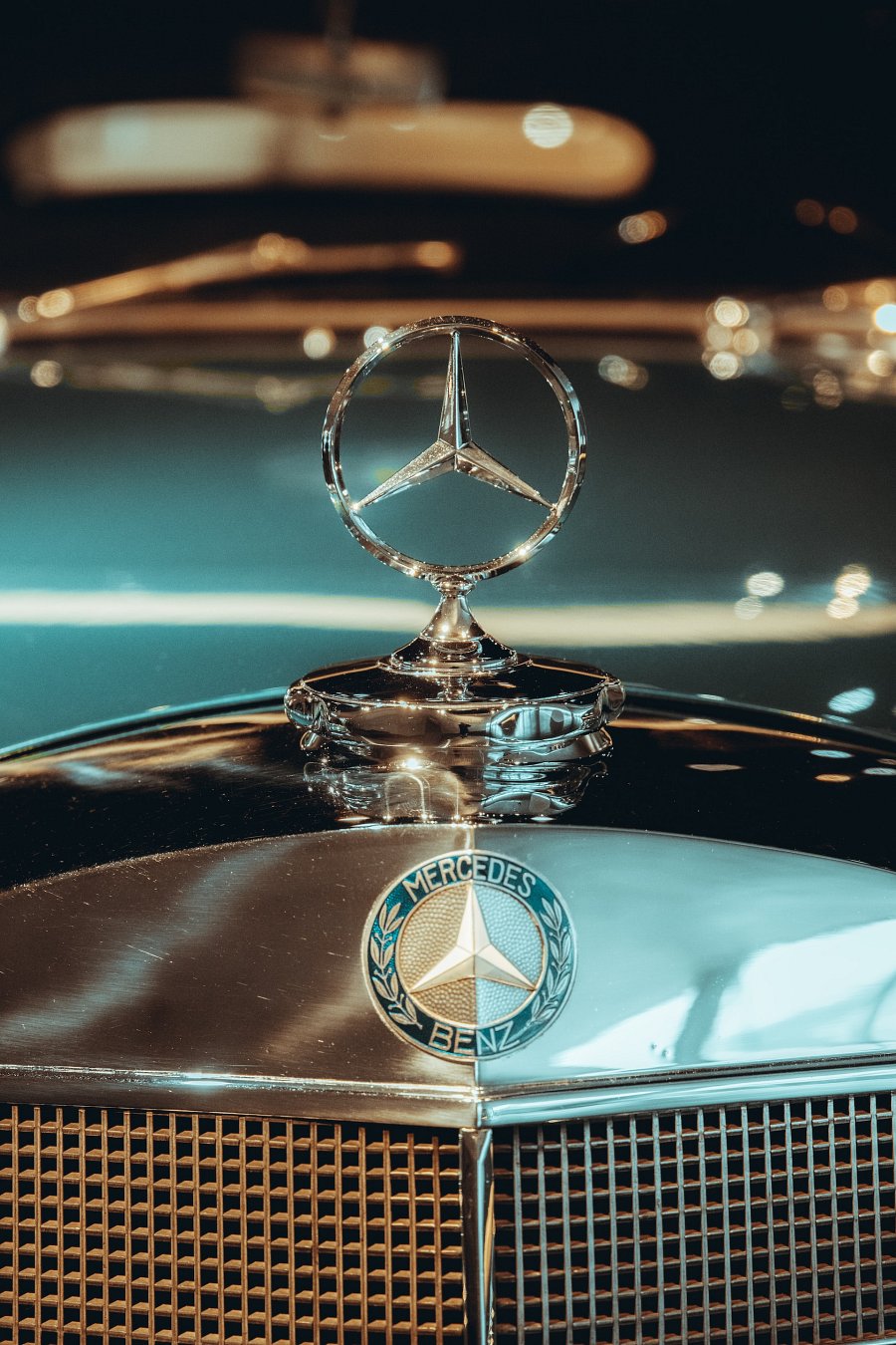 gdzie powstał pierwszy salon Mercedesa?